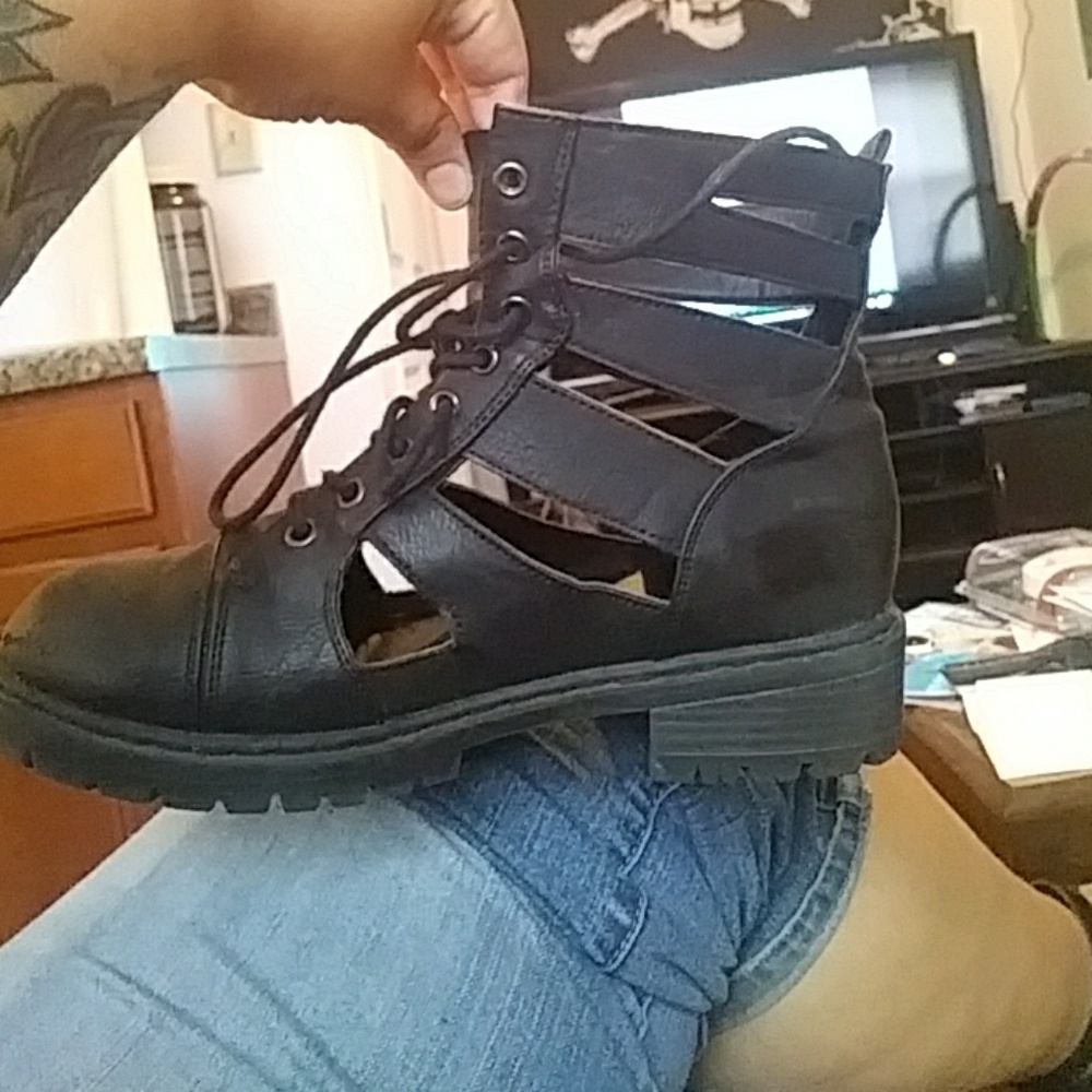 Black boot open on sides